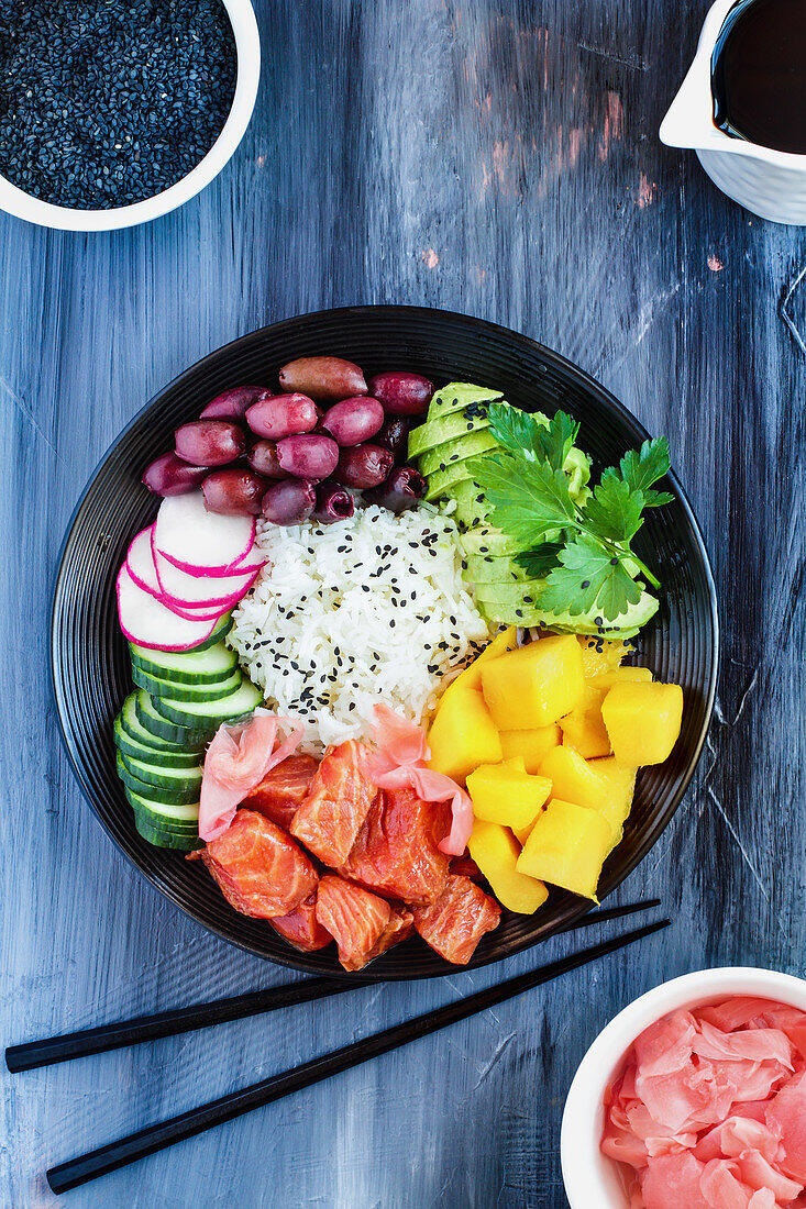 Grand plat poke no HURA Lounge